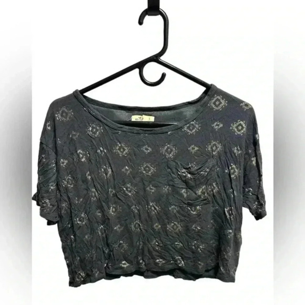 HOLLISTER GRAY AND GOLD CROP TOP